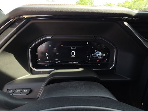 Used 2024 GMC Sierra 1500 AT4 w/ Technology Package AWD/4WD image 18