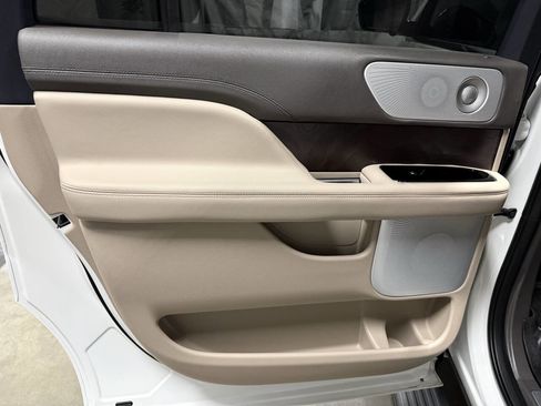 Used 2024 Lincoln Navigator L Reserve AWD/4WD image 20