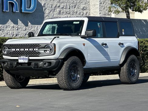 New 2025 Ford Bronco Badlands w/ Sasquatch Package image 8