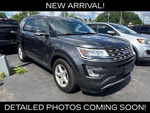 Used 2017 Ford Explorer XLT AWD/4WD image 2