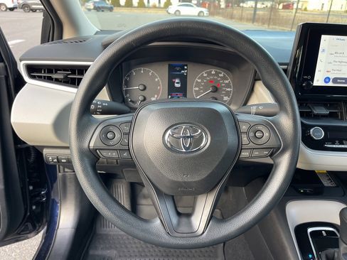 Used 2025 Toyota Corolla LE image 20