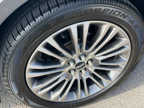 Used 2017 Lincoln MKX Reserve w/ Lincoln MKX Climate Package AWD/4WD image 10