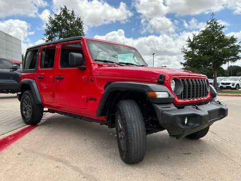 Used 2025 Jeep Wrangler Unlimited Sport AWD/4WD image 4