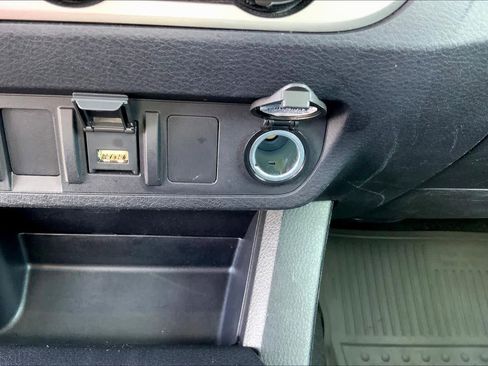 Used 2022 Toyota Tacoma SR image 31