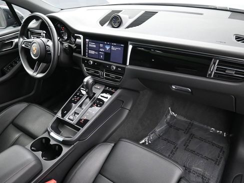 Certified 2023 Porsche Macan AWD/4WD image 29