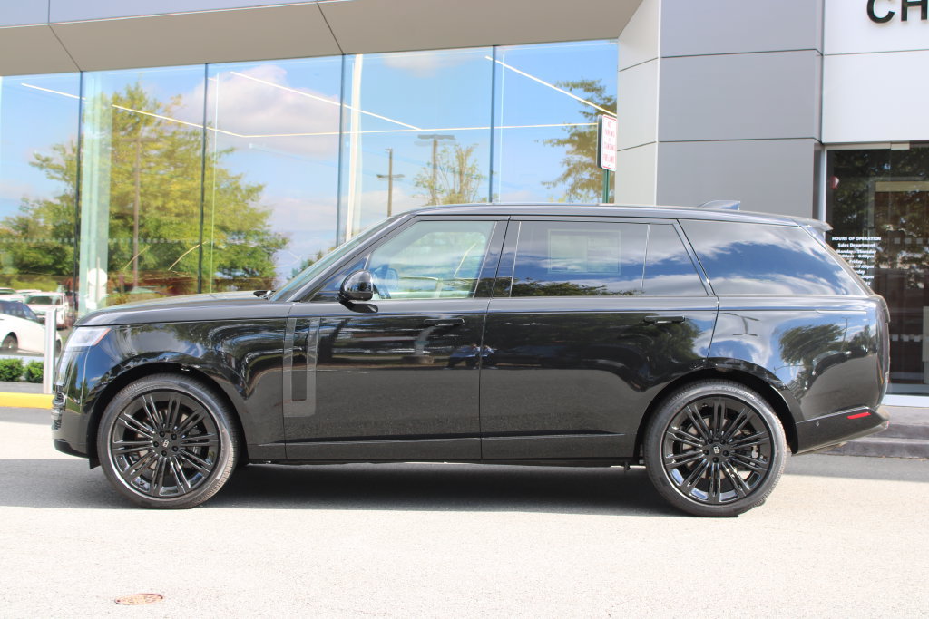 New 2027 Land Rover Range Rover Long Wheelbase SE AWD/4WD image 5