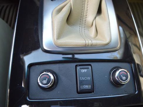 Used 2017 INFINITI QX70 2WD w/ Premium Package image 18