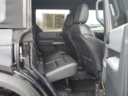 Used 2023 Ford Bronco Badlands image 35
