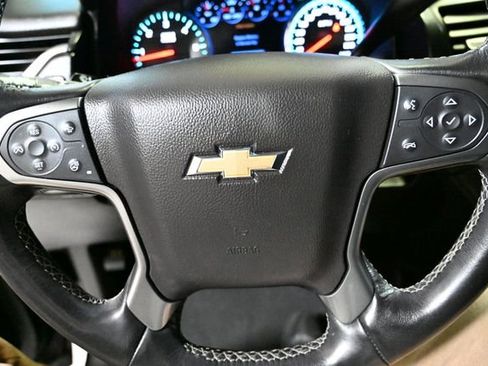 Used 2019 Chevrolet Suburban Premier AWD/4WD image 36