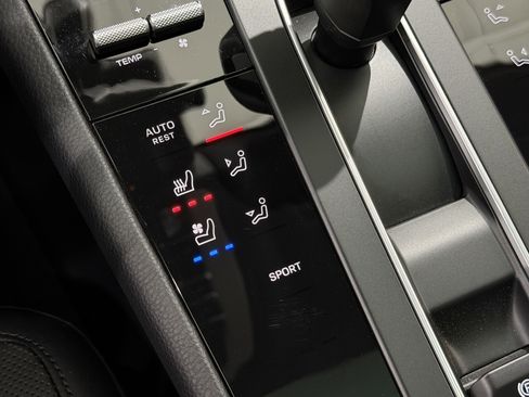 Certified 2025 Porsche Macan AWD/4WD image 36