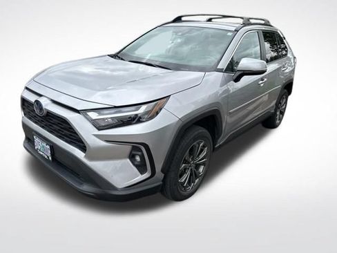 Used 2022 Toyota RAV4 XLE Premium AWD/4WD image 10