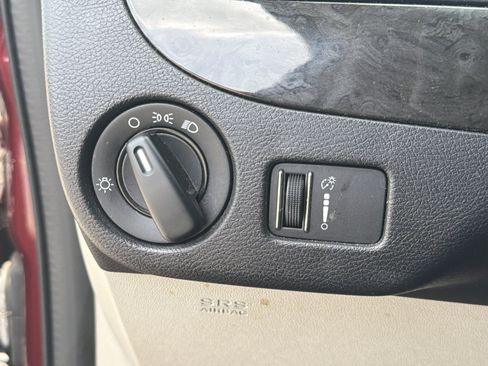 Used 2018 Dodge Grand Caravan SE w/ UConnect Hands-Free Group FWD image 24