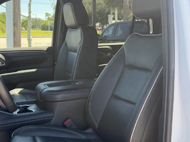 Used 2024 GMC Yukon SLT w/ SLT Luxury Package RWD image 17