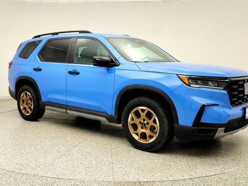 Used 2024 Honda Pilot TrailSport image 3