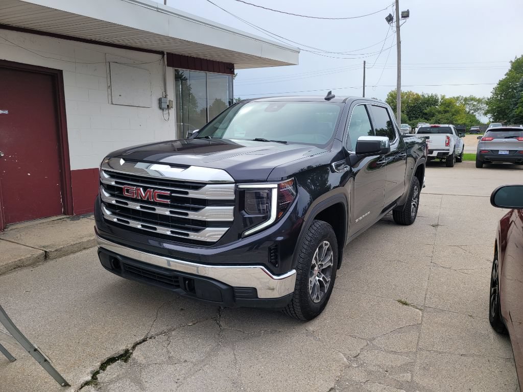 Used 2023 GMC Sierra 1500 SLE AWD/4WD image 1