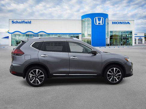 Used 2019 Nissan Rogue SL w/ Premium Package image 2