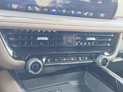 Used 2025 Chevrolet Tahoe High Country AWD/4WD image 16