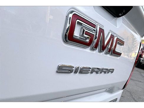 New 2025 GMC Sierra 1500 Elevation image 9