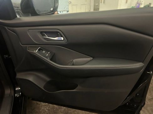 Used 2026 Nissan Rogue SV image 17