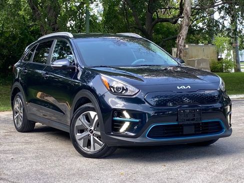 Used 2022 Kia Niro EX w/ Cold Weather Package FWD image 3