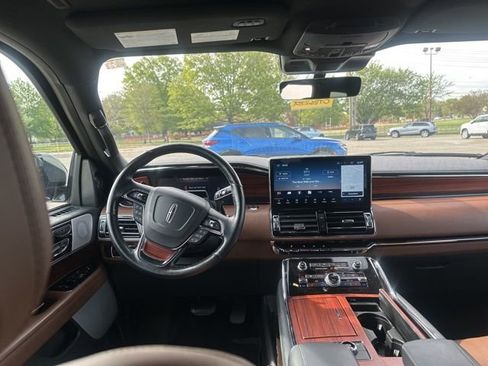 Used 2024 Lincoln Navigator Reserve image 12