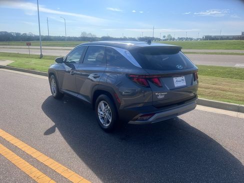 Used 2025 Hyundai Tucson SE image 5