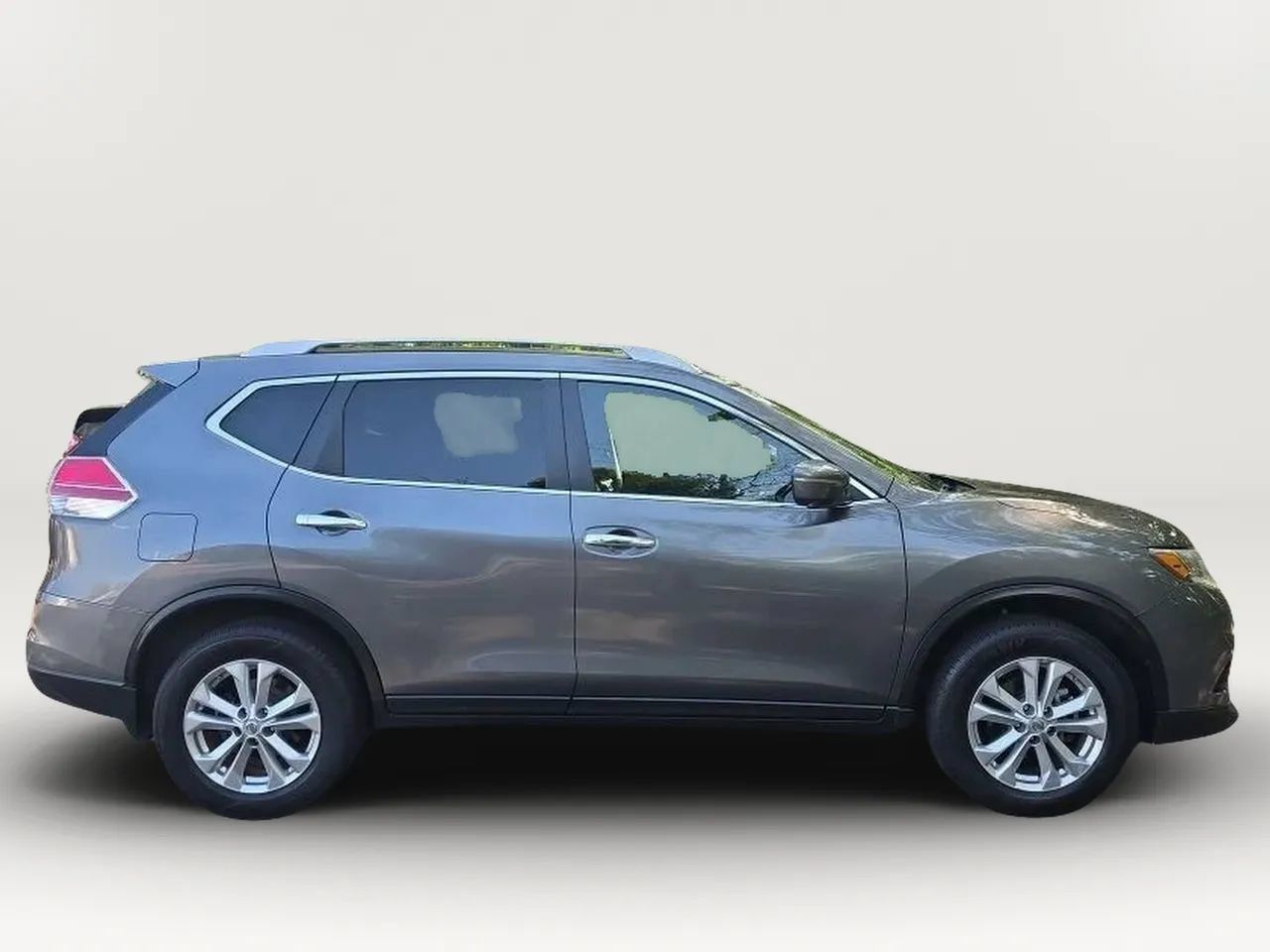 Used 2015 Nissan Rogue SV w/ SV Premium Package AWD/4WD image 9