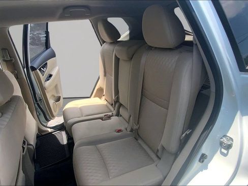 Used 2019 Nissan Rogue SV w/ Premium Package FWD image 16