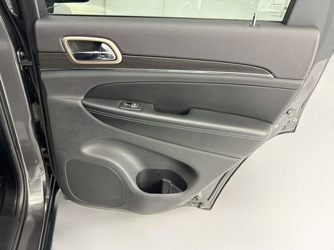 Used 2017 Jeep Grand Cherokee Limited w/ Luxury Group II RWD image 26