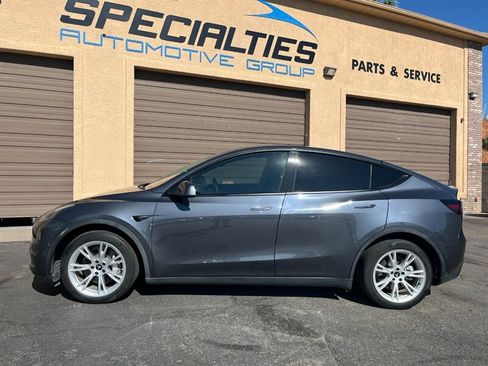 Used 2021 Tesla Model Y Long Range AWD/4WD image 3