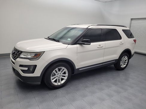 Used 2016 Ford Explorer XLT w/ Equipment Group 201A FWD image 2