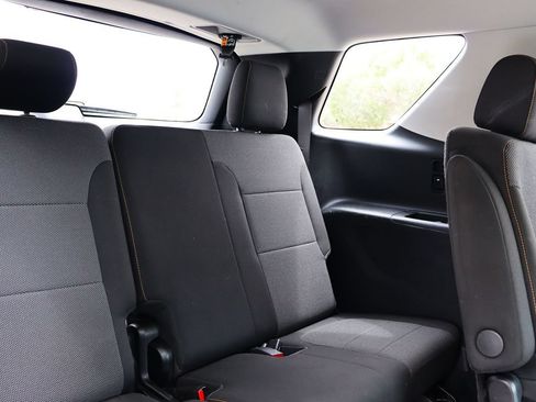 Used 2021 Chevrolet Traverse LT FWD image 30