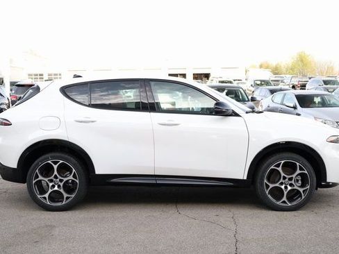 New 2025 Alfa Romeo Tonale w/ Premium Package image 4