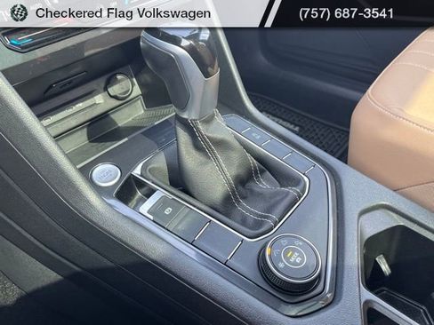 Used 2024 Volkswagen Tiguan SE w/ Panoramic Sunroof Package AWD/4WD image 45