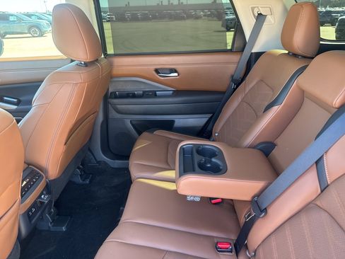 Certified 2024 Nissan Pathfinder Platinum w/ Cargo Package image 39