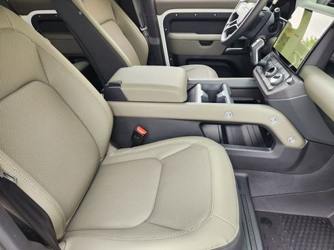 New 2026 Land Rover Defender 110 X-Dynamic SE image 10
