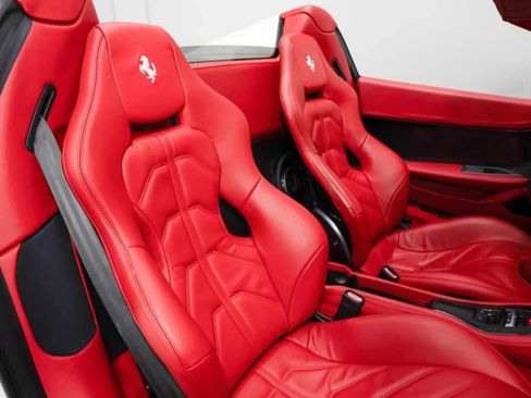 Used 2013 Ferrari 458 Spider RWD image 9