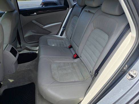 Used 2014 Volkswagen Passat TDI SEL Premium FWD image 21