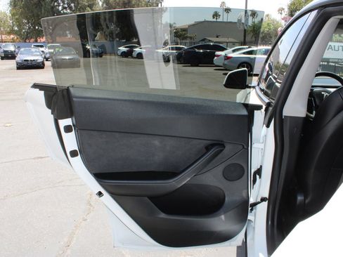Used 2021 Tesla Model Y Long Range AWD/4WD image 11