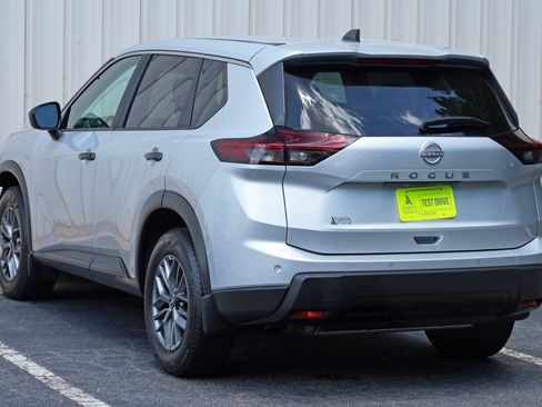 Used 2025 Nissan Rogue S FWD image 42