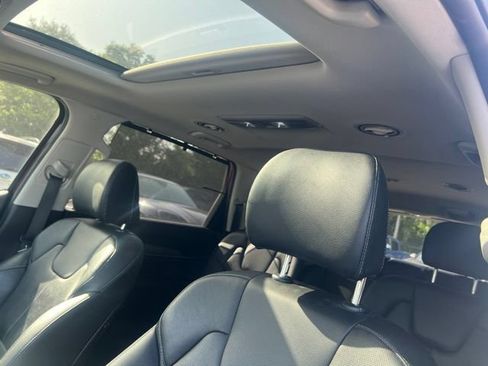 Used 2024 Kia Telluride EX w/ EX Captain's Chair Package FWD image 6