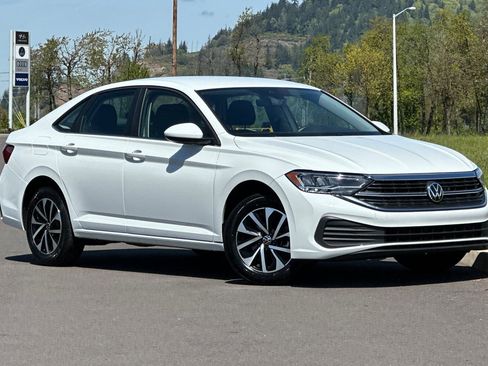 Used 2024 Volkswagen Jetta S image 1