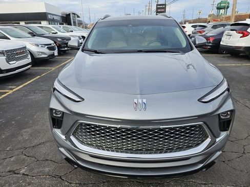 Certified 2024 Buick Encore GX Avenir image 2