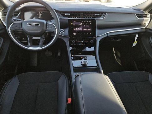 New 2025 Jeep Grand Cherokee Altitude image 8