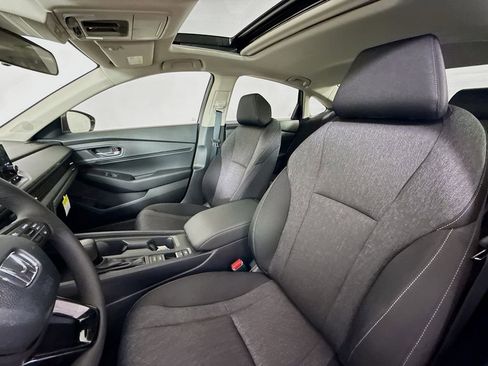 Used 2025 Honda Accord SE image 11