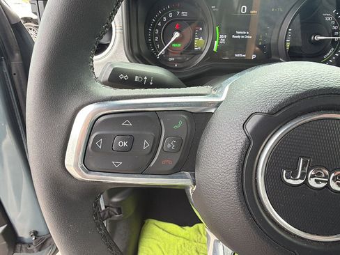 Used 2025 Jeep Wrangler Sahara w/ Safety Group image 27