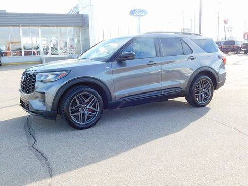Used 2025 Ford Explorer ST-Line w/ ST-Line Street Pack image 7