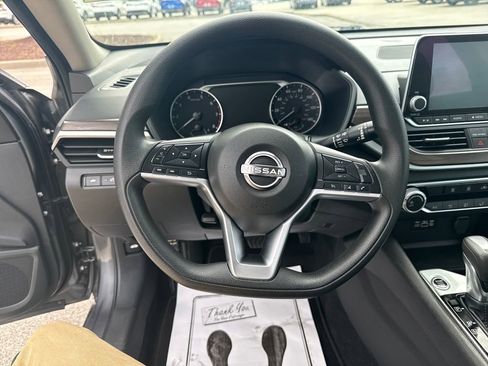 Used 2024 Nissan Altima 2.5 SV FWD image 19