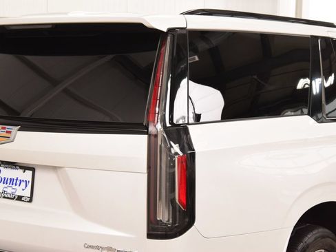 Used 2023 Cadillac Escalade ESV Sport Platinum w/ Heavy-Duty Trailer Package AWD/4WD image 19