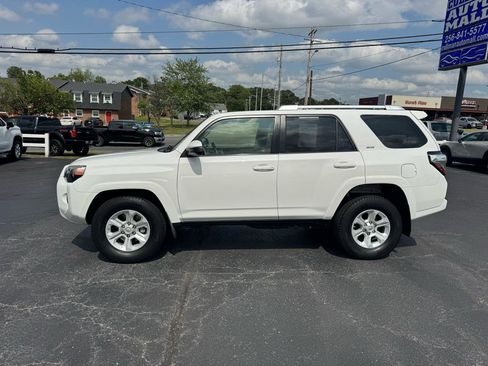 Used 2016 Toyota 4Runner SR5 RWD image 2